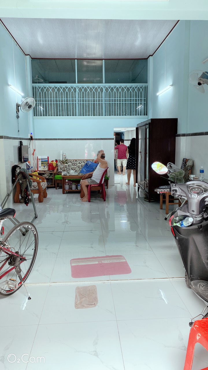 Cho thuê hẻm 8m đẹp Hòa Bình quận Tân phú 4 x 17- 2T chỉ 10 triệu TL.