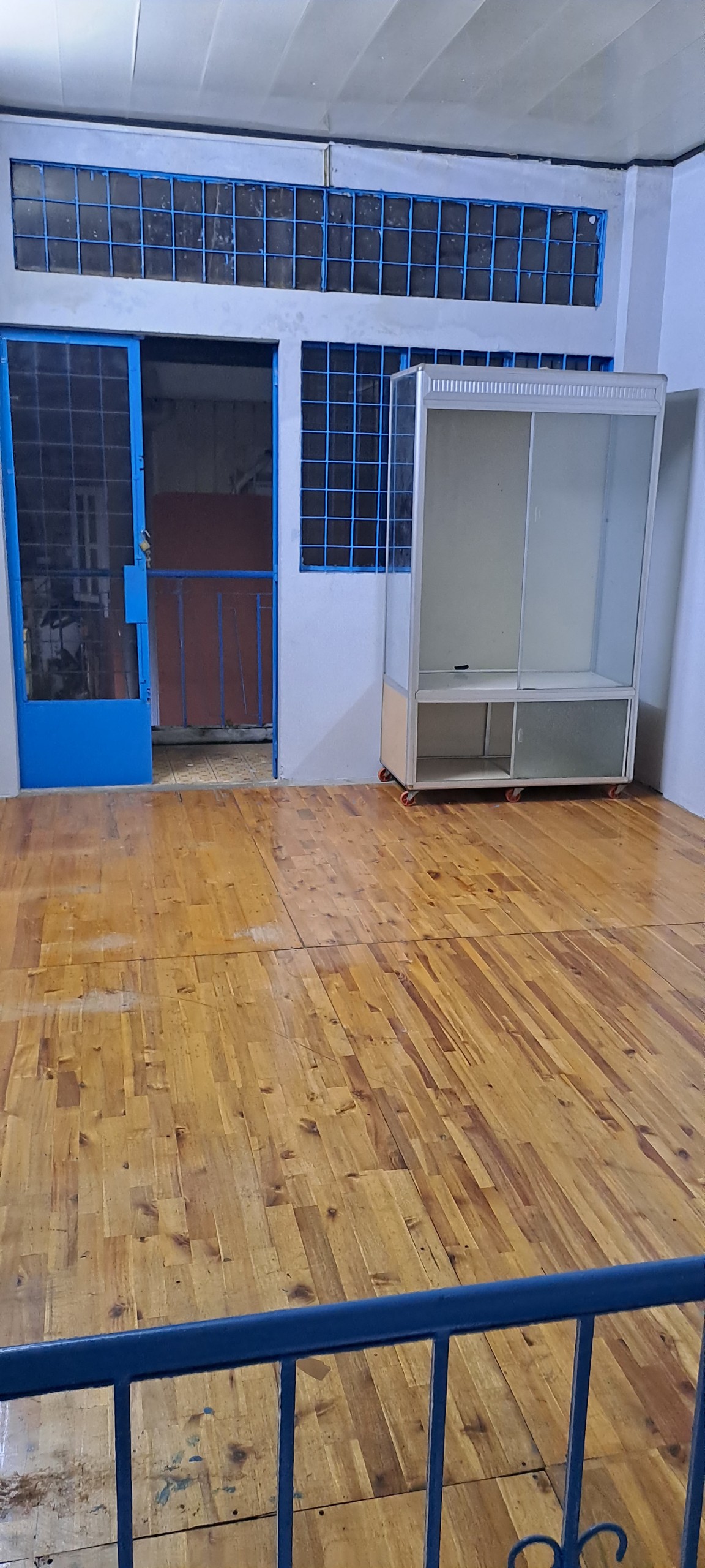 Cho thuê NNC hẻm xe máy Tôn Đản p8 Q4.DT:4x11 trệt 1 lầu 2pn 1wc.Giá:7,5tr.