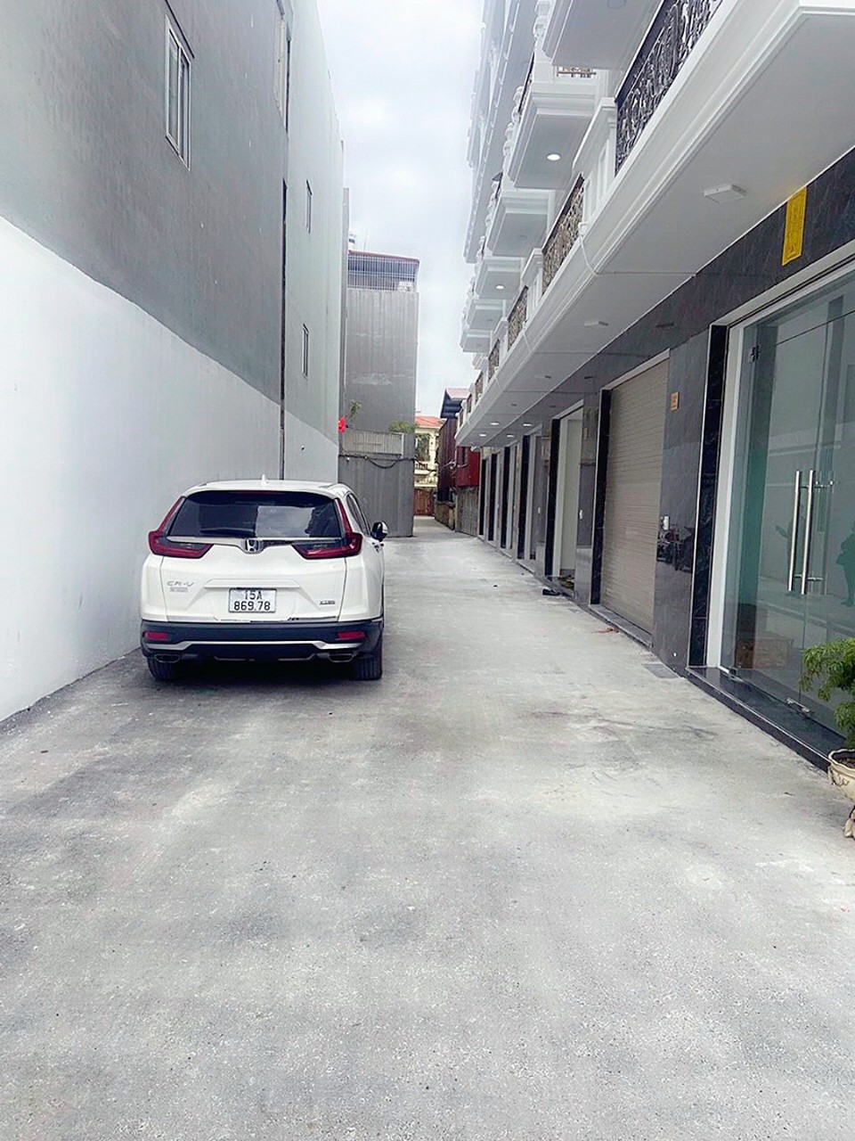 Bán nhà xây mới ngõ ô.tô 56m 4 tầng GIÁ 5 tỉ phố Thiên Lôi gần Hoàng Huy .