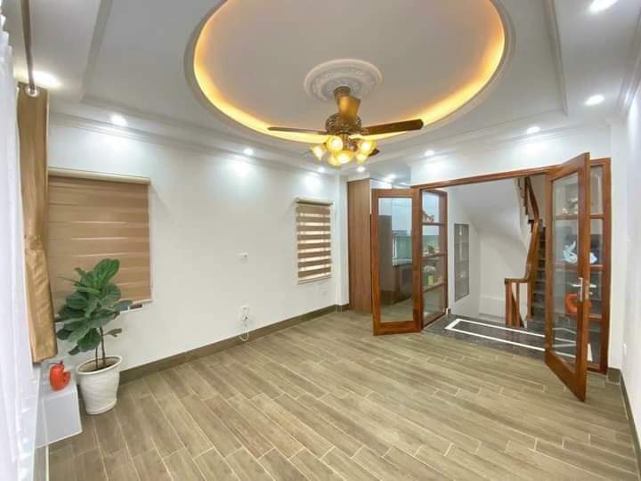 Bát Khối, Long Biên 34m2, 6 tầng, giá hơn 4 tỷ