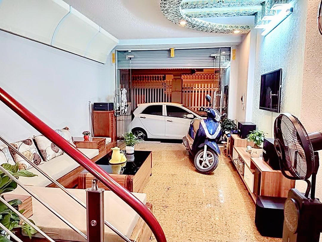 Bán nhà 56m 4 tầng ô.tô đỗ cửa GIÁ 3.9 tỉ ngay mặt đường Thiên Lôi.