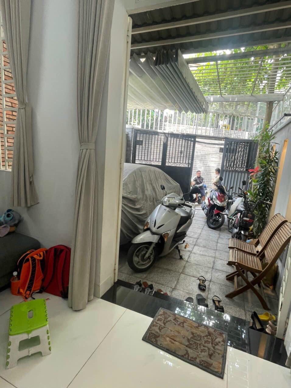 Bán nhà 3 Tầng đường Linh Trung, Linh Trung, Thủ Đức. dt 71 m² Giá 6,8 Tỷ.