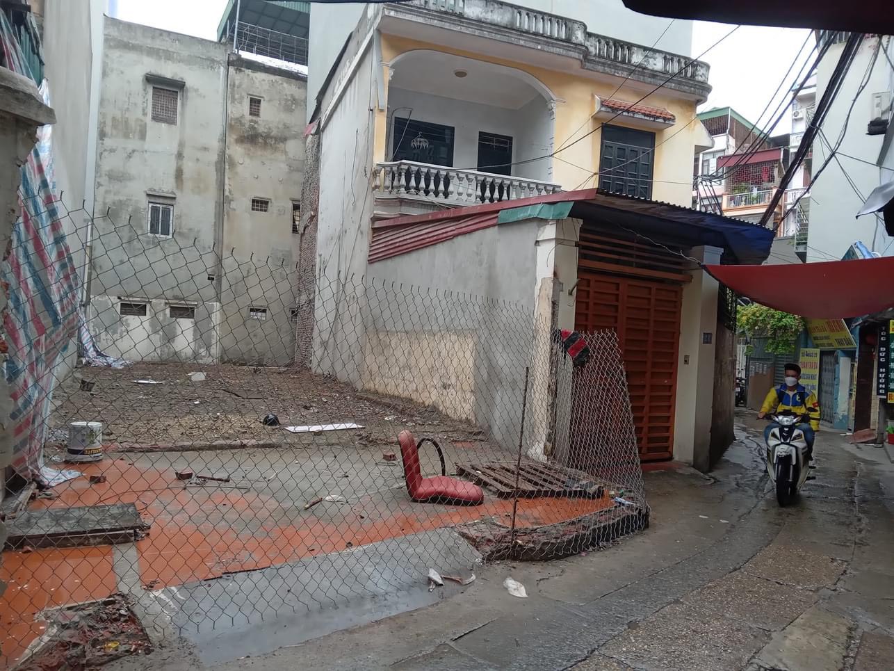 BÁN MẢNH ĐẤT VÀNG - DỊCH VỌNG - CẦU GIẤY - XÂY TÒA CCMN DÒNG TIỀN. - MẶT NGÕ Ô TÔ - NGÕ THÔNG - KINH DOANH - GẦN PHỐ.