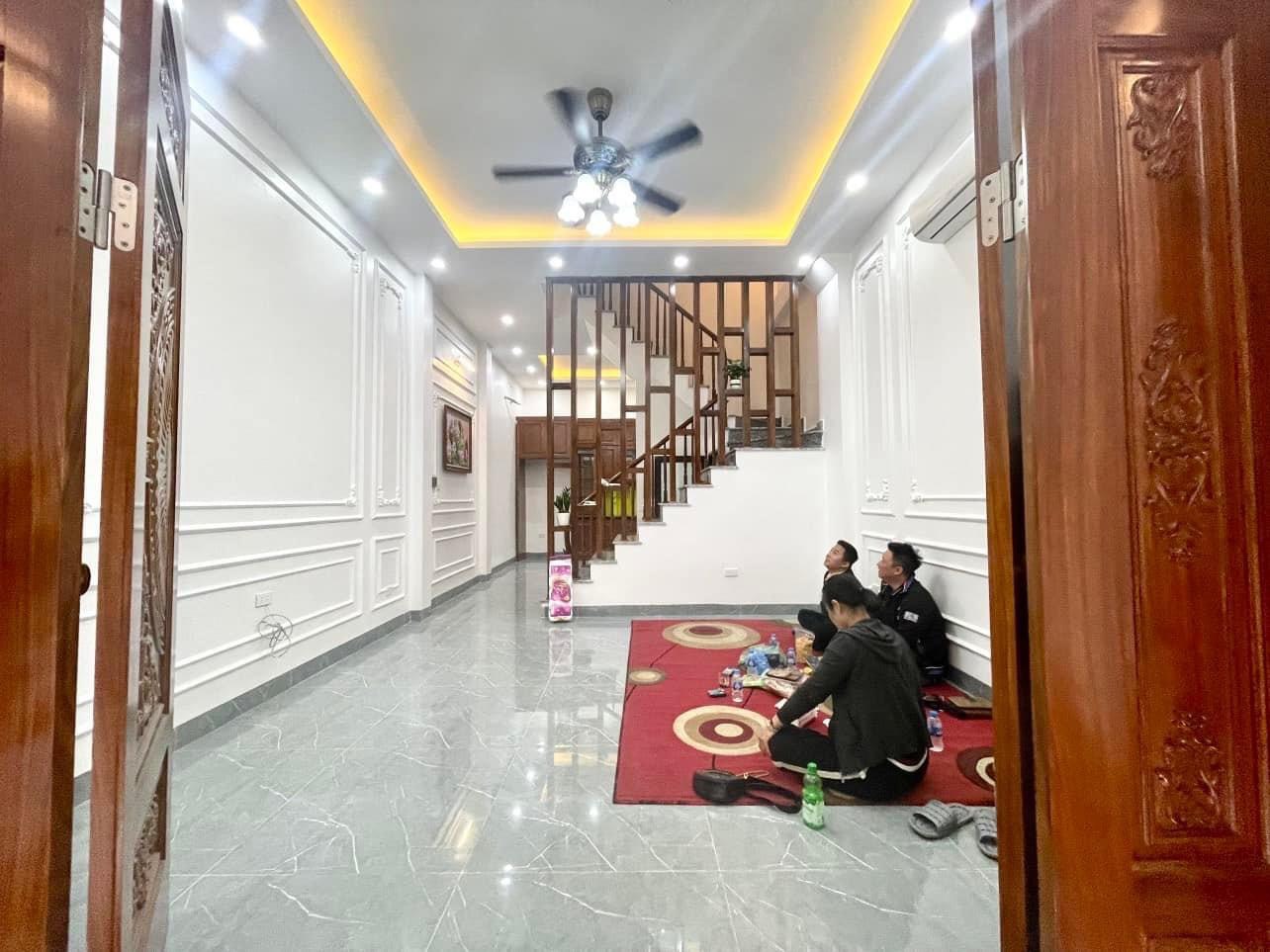 BÁN NHÀ HOÀNG QUỐC VIỆT CẦU GIẤY NHÀ MỚI - NỞ HẬU - TRƯỚC NHÀ RỘNG 3M GẦN PHỐ