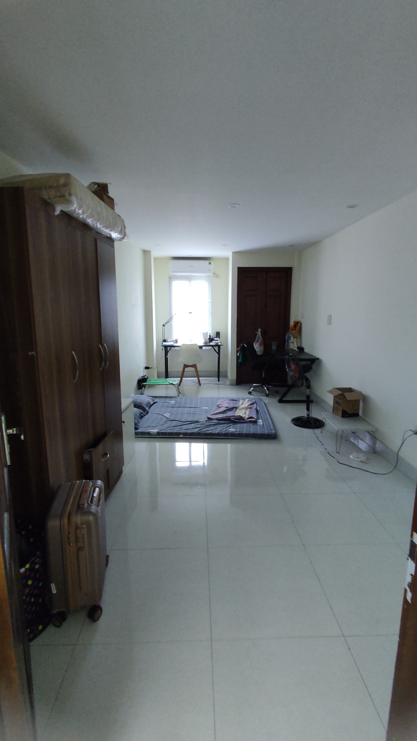 Cho thuê phòng trọ khép kín 27m2, có ban công, WC riêng tại ngõ 192 Lê Trọng Tấn.