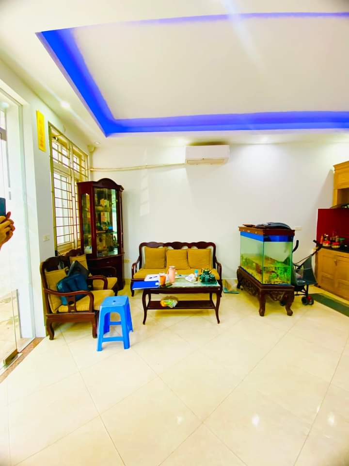 Ngọc Thụy, Long Biên 31m2, 5 tầng, ô tô đỗ cổng, giá 3 tỷ.