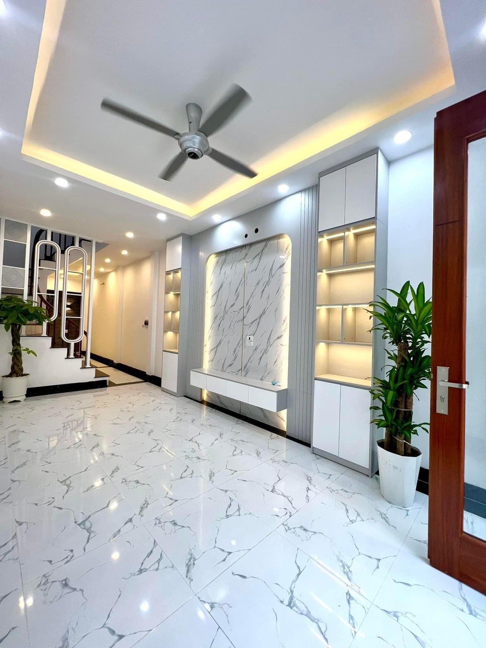 Bán nhà Lĩnh Nam, 45m x 5T x 3.8 tỷ, LÔ GÓC - Ô TÔ - NGÕ THÔNG.