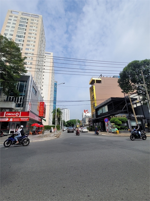 bán đất tặng nhà c4, MT Trung tâm TP Mới, TDM, Chung Cư cao cấp, thuận lợi kinh doanh.