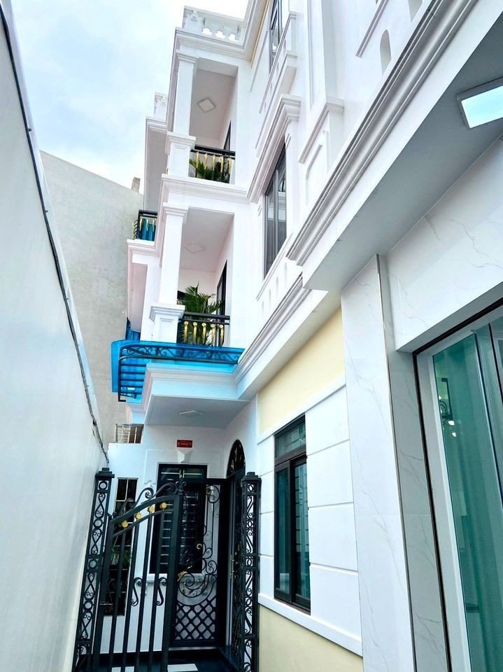 Bán nhà Xóm Trung - Văn Cao, 51m 3 tầng GIÁ 2.6 tỉ xây mới tinh hiện đại.