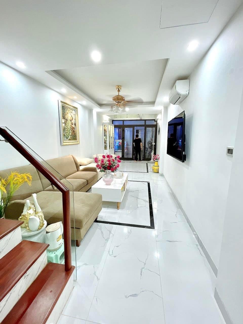 BÁN NHÀ THUỴ KHUÊ TÂY HỒ NHÀ ĐẸP - THANG MÁY XỊN - SÁT HỒ TÂY - NGÕ THÔNG - THOÁNG TRƯỚC SAU VĨNH VIỄN.