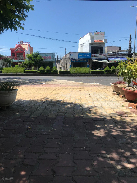 Nhà mặt tiền lô góc đường Hùng Vương, Cam Lộc, Cam Ranh, Khánh Hòa.