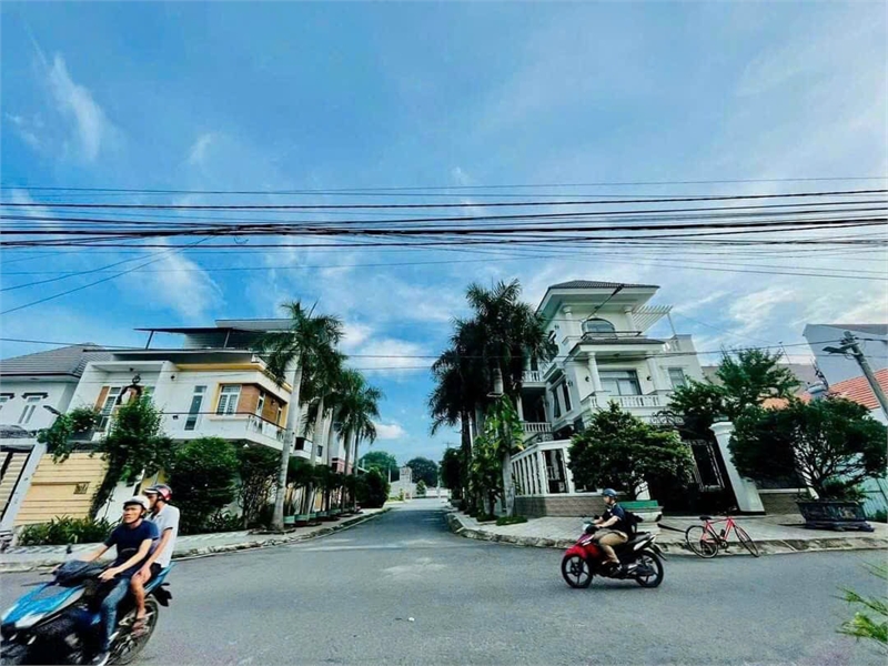 Bán gấp biệt thự trong KDC Tân Phong, để lại toàn bộ nội thất cao cấp, KDC dân trí cao.