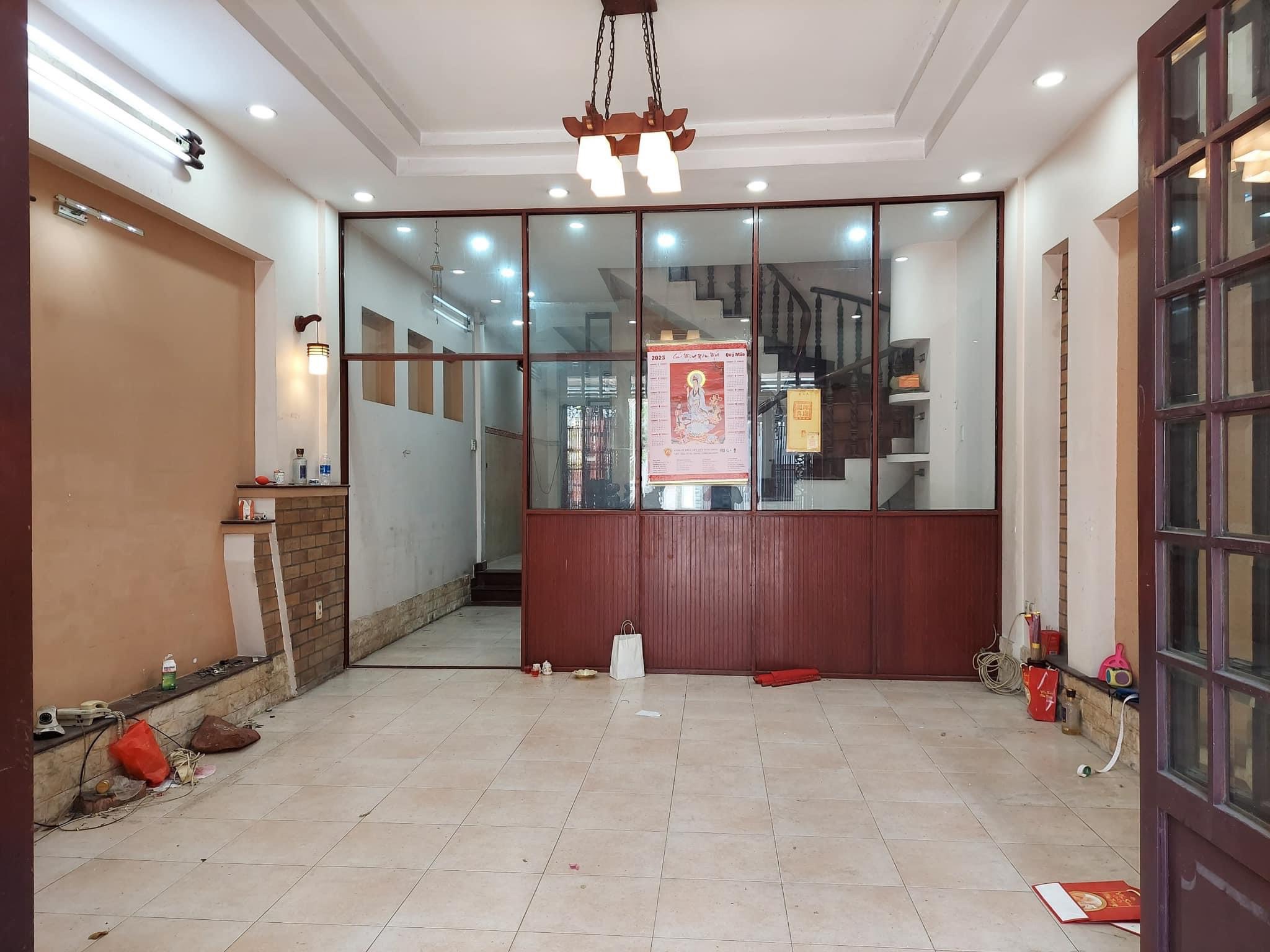 Bán nhà xe hơi ngủ nhà CMT8, p11, Q3, 4 tầng, vừa ở vừa KD,( 5m*17m) nhỉnh 18 tỷ.