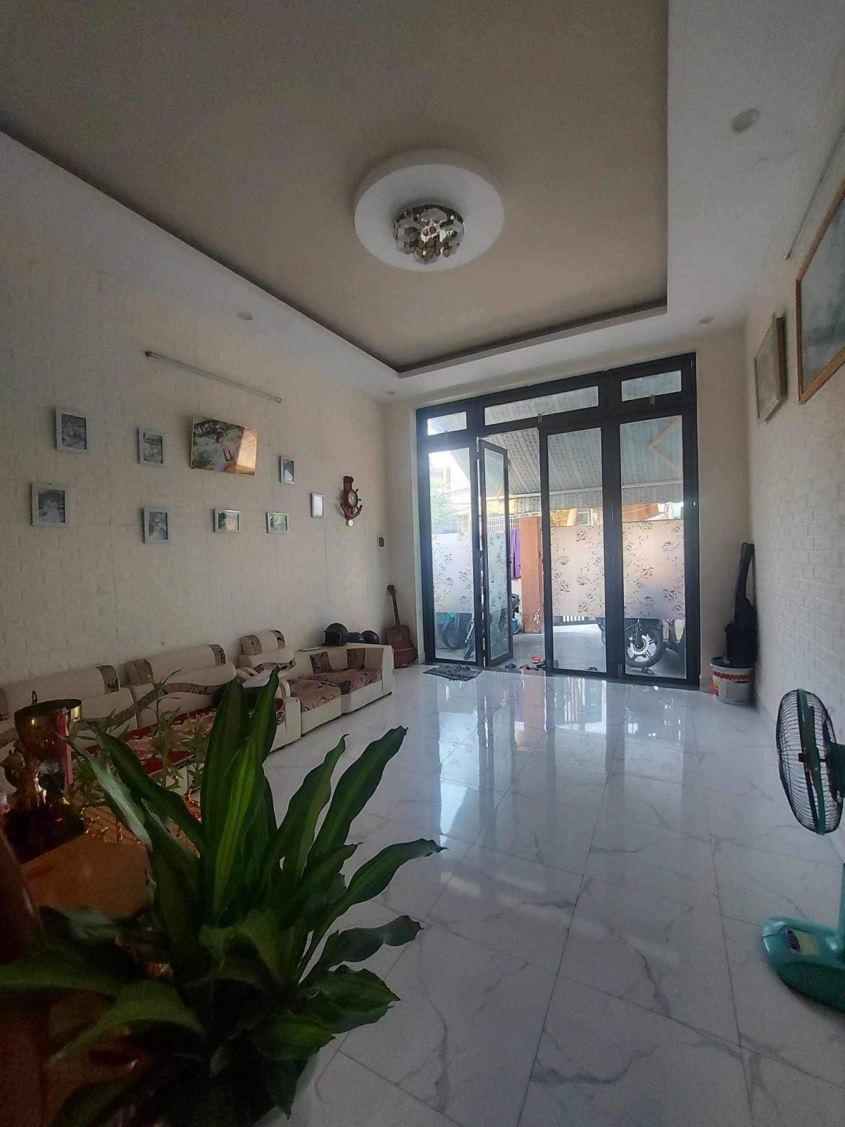 Bán nhà 2 tầng mặt tiền, khu vực đường Cách Mạng Tháng 8 & Trường Chinh. Cẩm Lệ. Diện tích 75m2. Giá 3.29 tỷ.