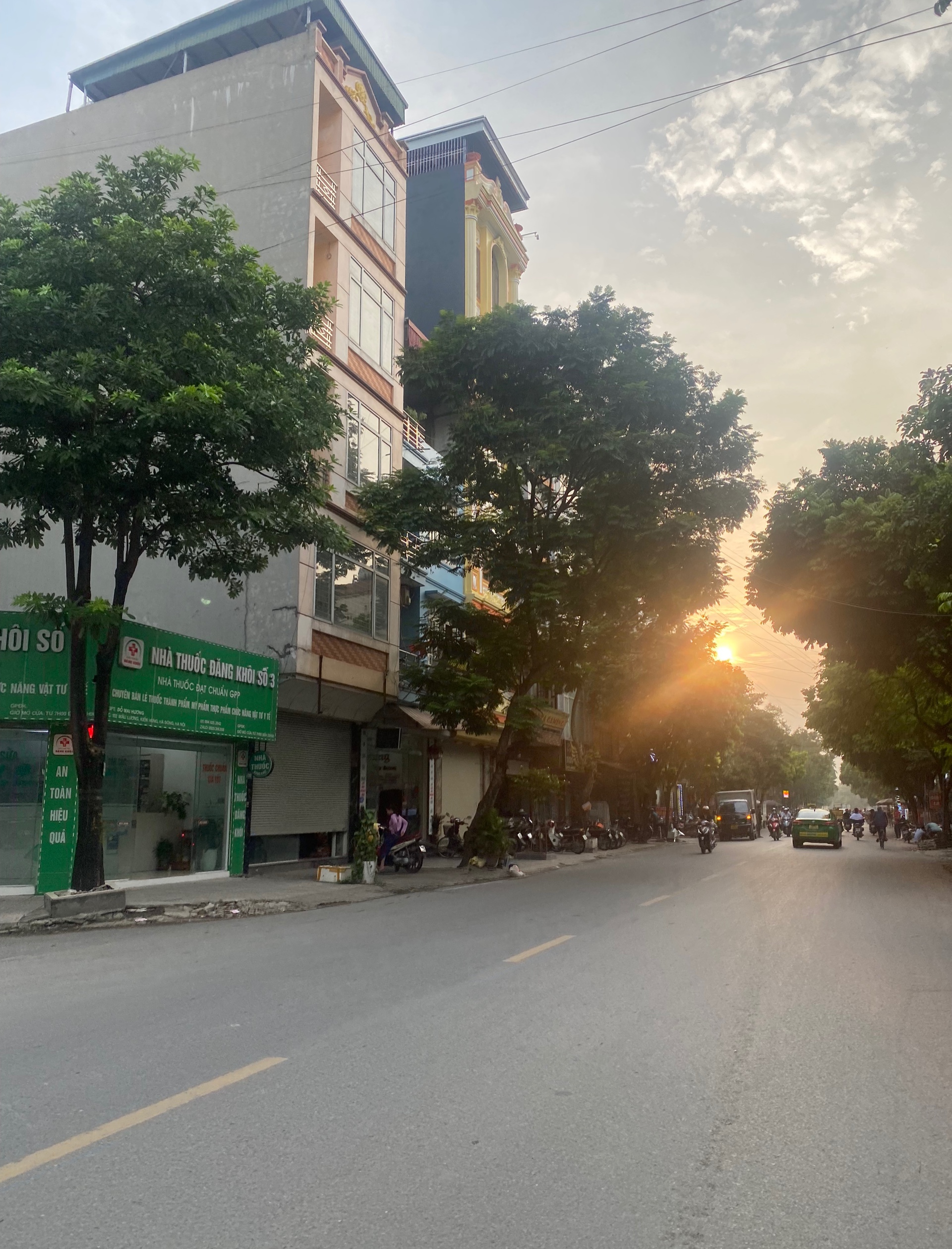 Bán gấp nhà riêng Kiến Hưng, Hà Đông. 40m2, MT 3.5m, 4 tầng view hồ, giá chỉ 4.4 tỷ, cực gần ô tô..