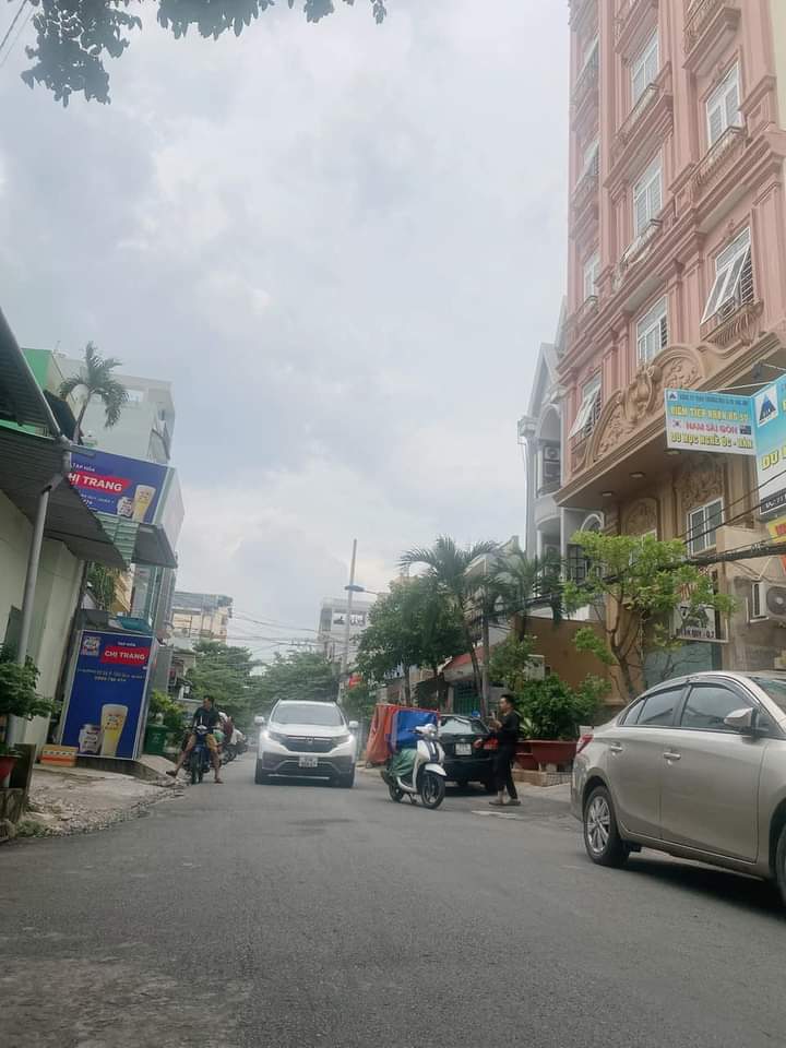 TOÀ NHÀ CĂN HỘ 8 TẦNG GỒM 100 PHÒNG THU NHẬP 550 TRIỆU/THÁNG MẶT TIỀN ĐƯỜNG SỐ, P. TÂN QUY.