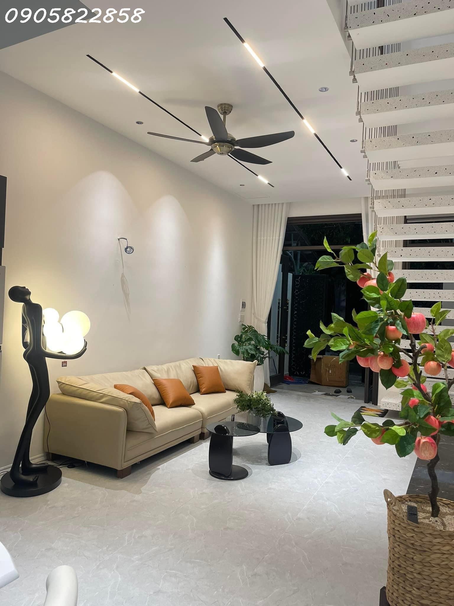 Chào bán nhà 3 tầng 3 mê mặt tiền đường 5m5 Hoà Minh giá chỉ nhỉnh 4 tỷ.