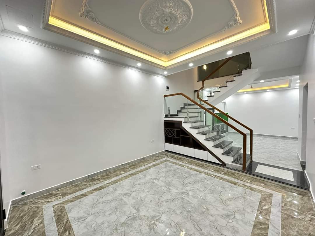 Bán nhà xây mới lô góc 64m 4 tầng GIÁ 4.7 tỉ ô.tô ra vào gần mặt đường Hồ Sen.