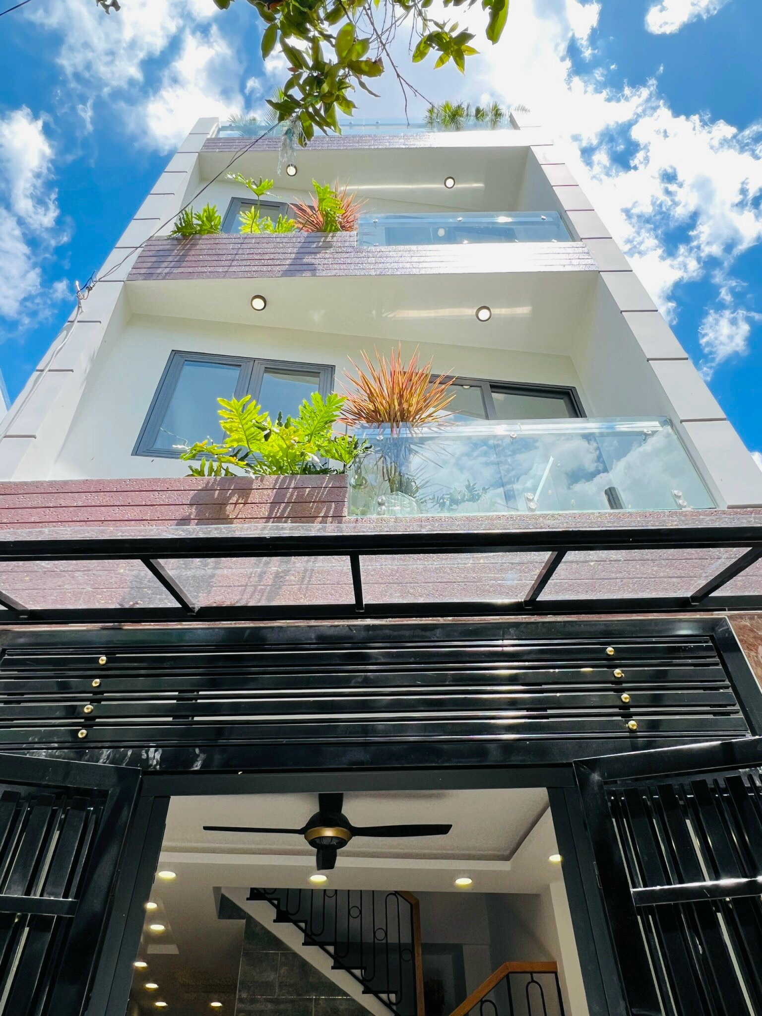 Bán Nhà Trung Tâm Gò Vấp Nguyễn Thái Sơn 4 Tầng 4PN giá 5 Tỷ 7.