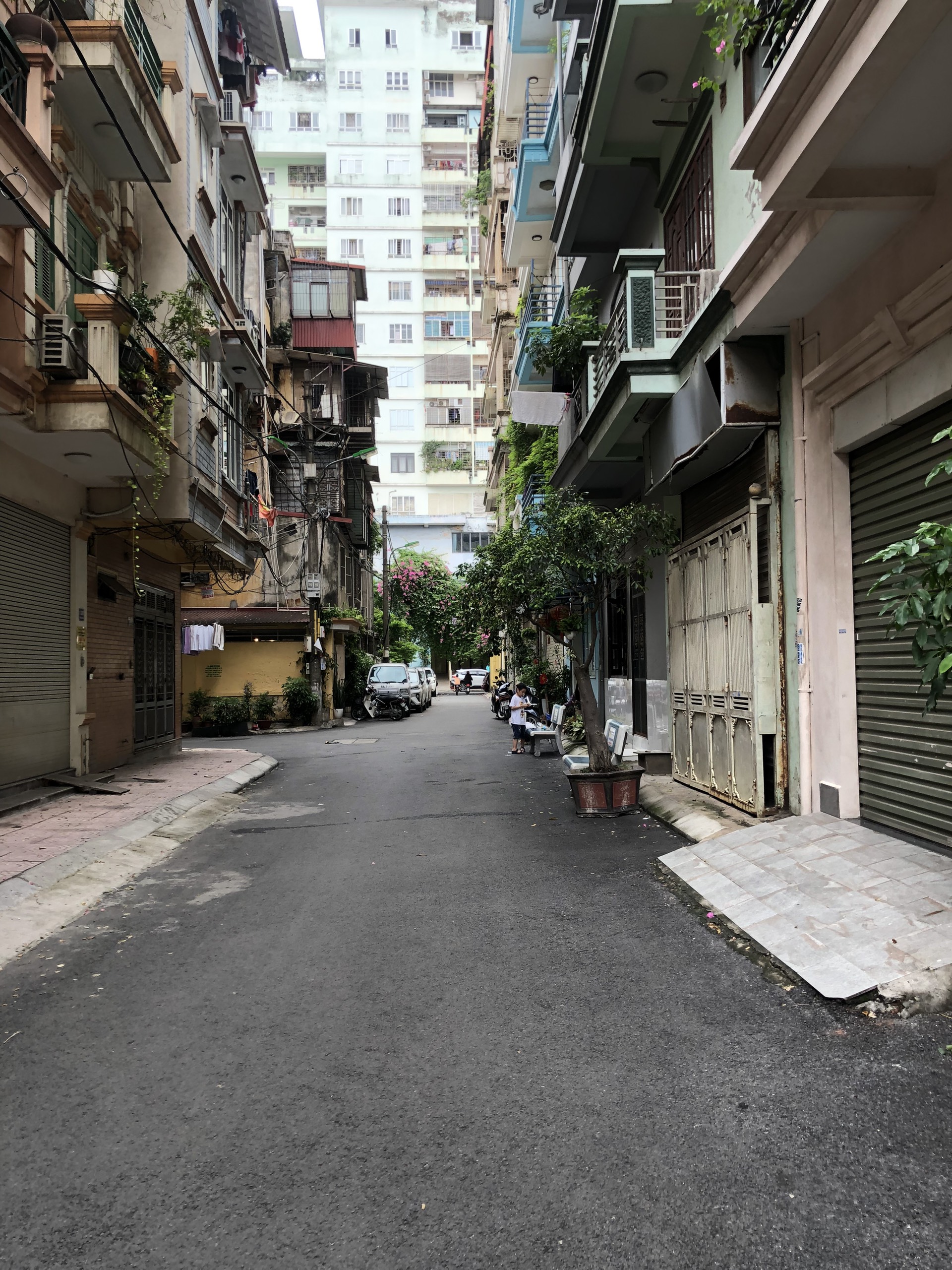 Nhà Ngõ 230 Lạc Trung, 42m2, 5T, 6.68Tỷ, Lô Góc, Ô Tô Tránh.