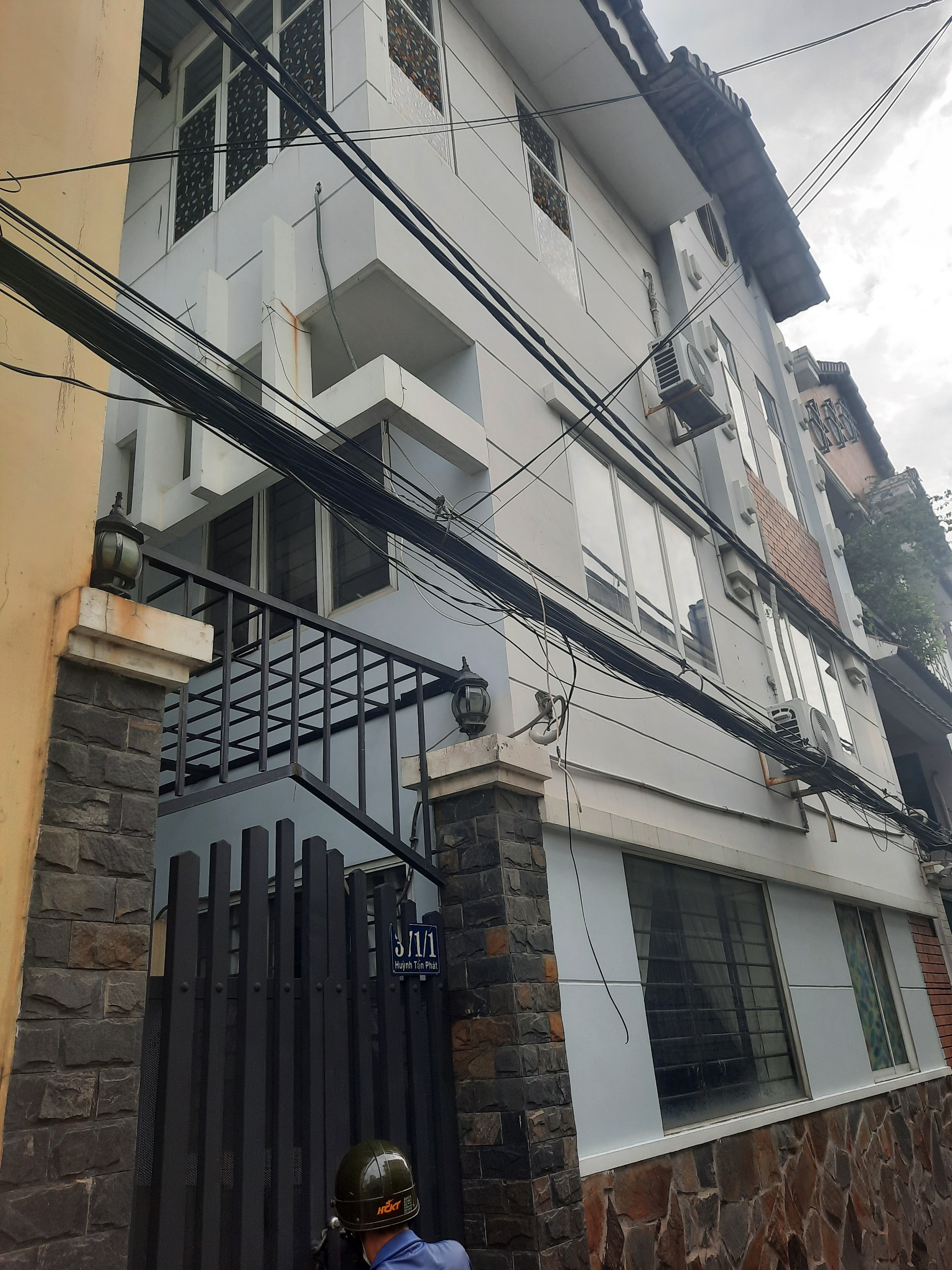 Chính chủ cho thuê nhà nguyên căn vào hẻm cách đường Huỳnh Tấn Phát 20m, phường Tân Thuận Đông, quận 7, TP Hồ Chí Minh.