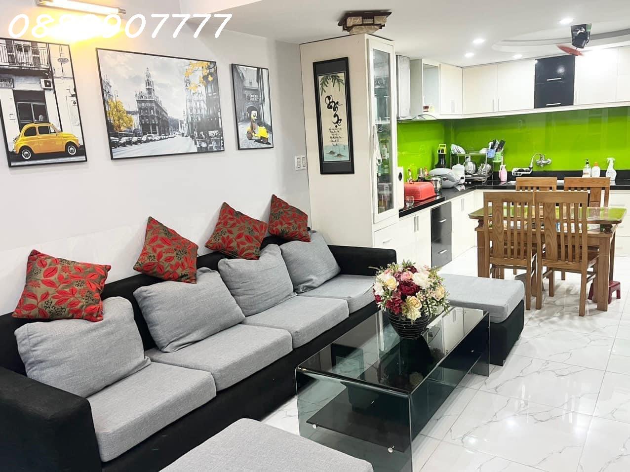 Bán nhà 3 tầng 5 k oto Hoàng Diệu - gần trường- chợ - oto đến tận nhà.