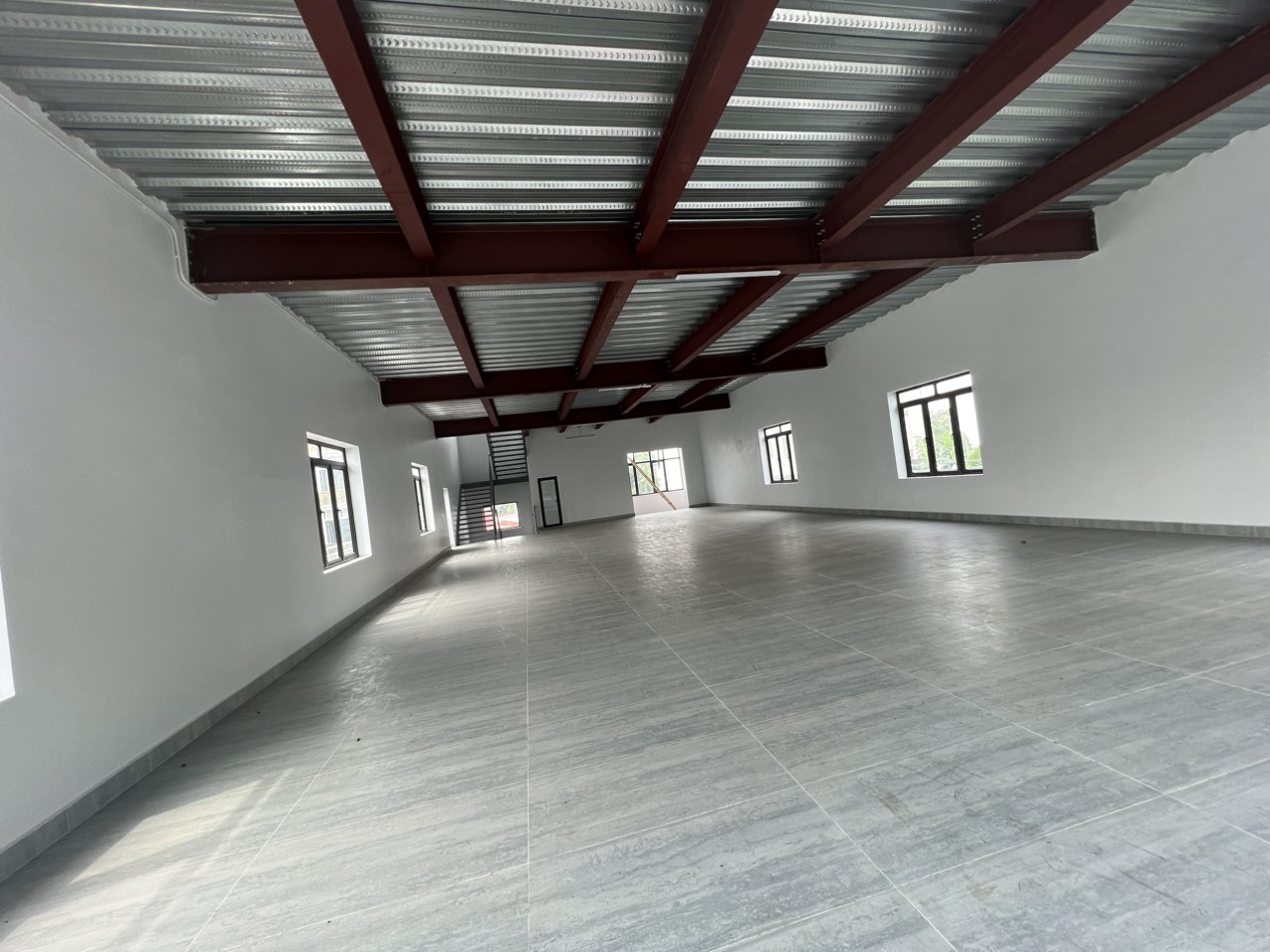 Cho thuê mặt sàn tầng 2 tuyến Lê hồng Phong diện tích 200 M 40 tr tháng.