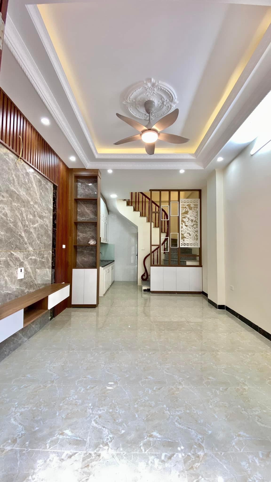 Bán nhà phân lô Hoàng Văn Thái, 35.5M2 x 6T x 4 TỶ 9, NHÀ MỚI - LÔ GÓC - Ở LUÔN.