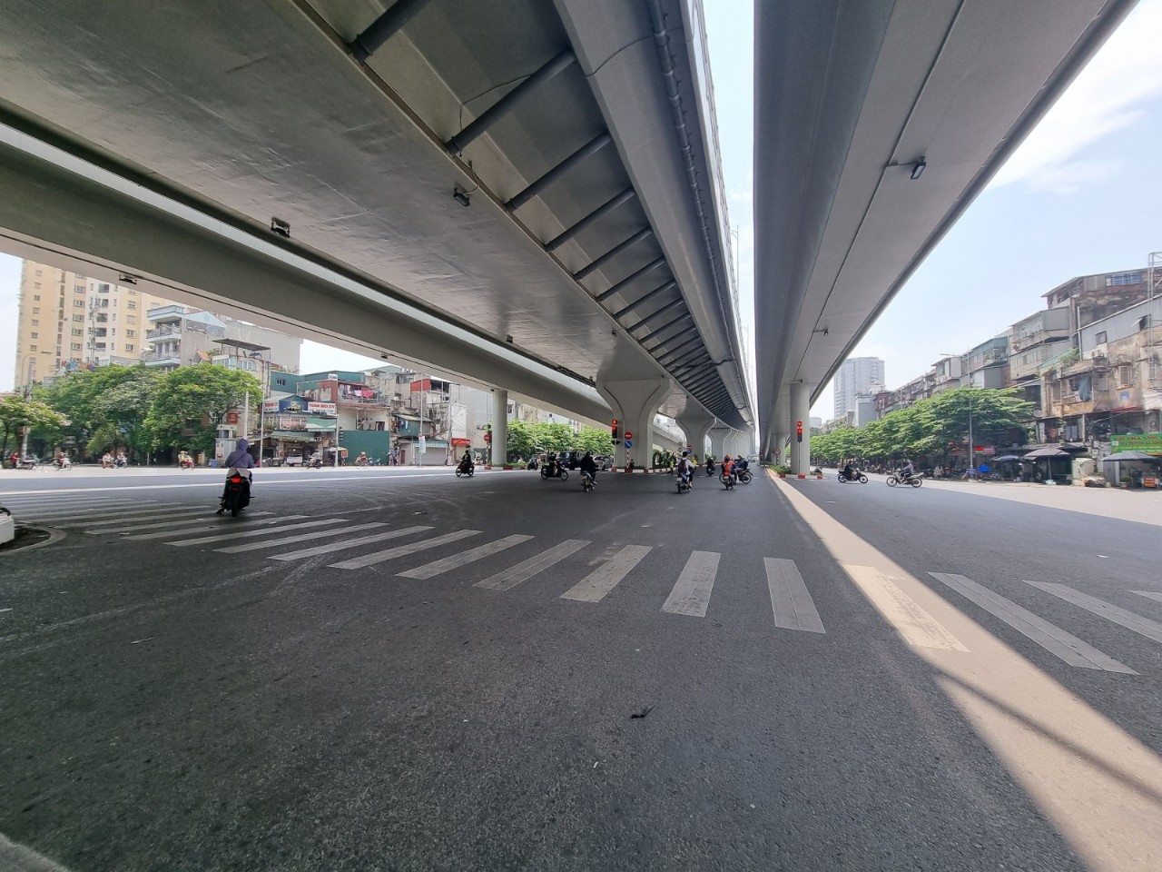 Mặt phố Hoàng Cầu,100m,5T,Mt7m,Lô góc,vỉa hè ,KD, giá 37 tỷ.