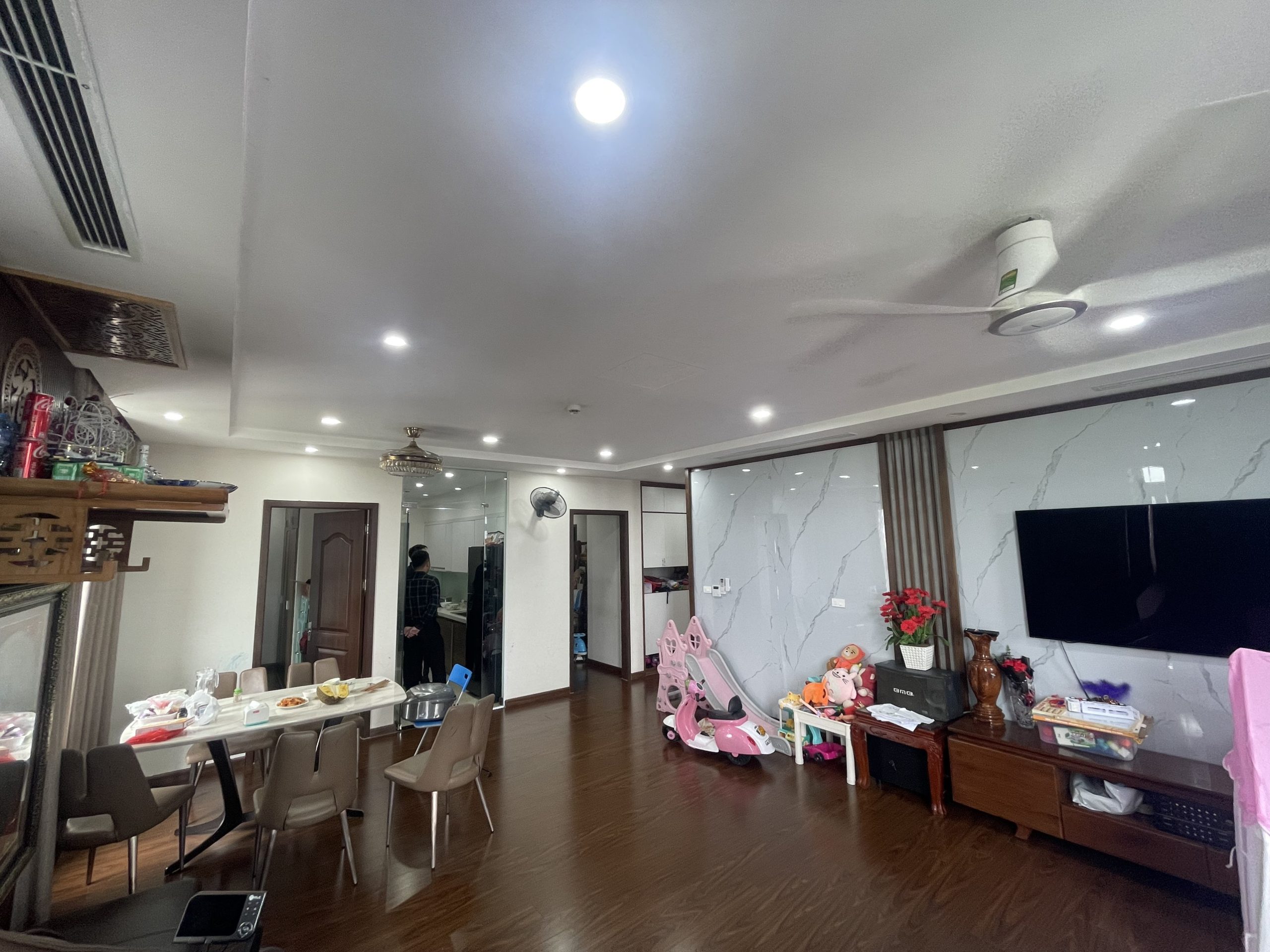 Bán căn góc Roman Plaza 124m2 3PN3WC tầng trung full nội thất ban công ĐN 5 tỷ bao phí.