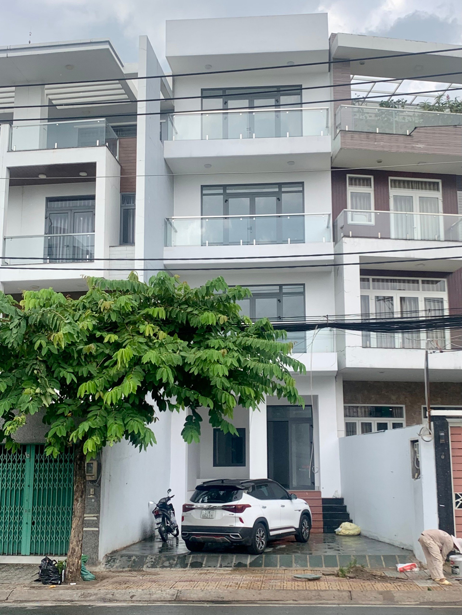 Bán hoặc cho thuê nhà 1Hầm + 4Lầu. MT đường Đặng Văn Bi, Tp Thủ Đức.