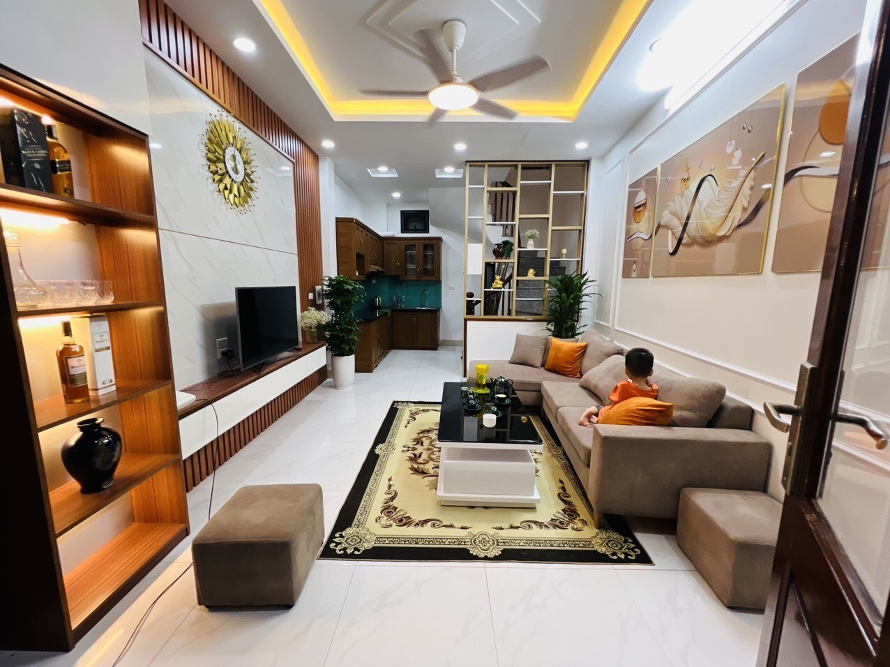 Căn này quá đẹp. Giá 3.9 tỷ vip Mỹ Đình, HN. Nhà 5 tầng ngõ nông. Sổ đẹp.