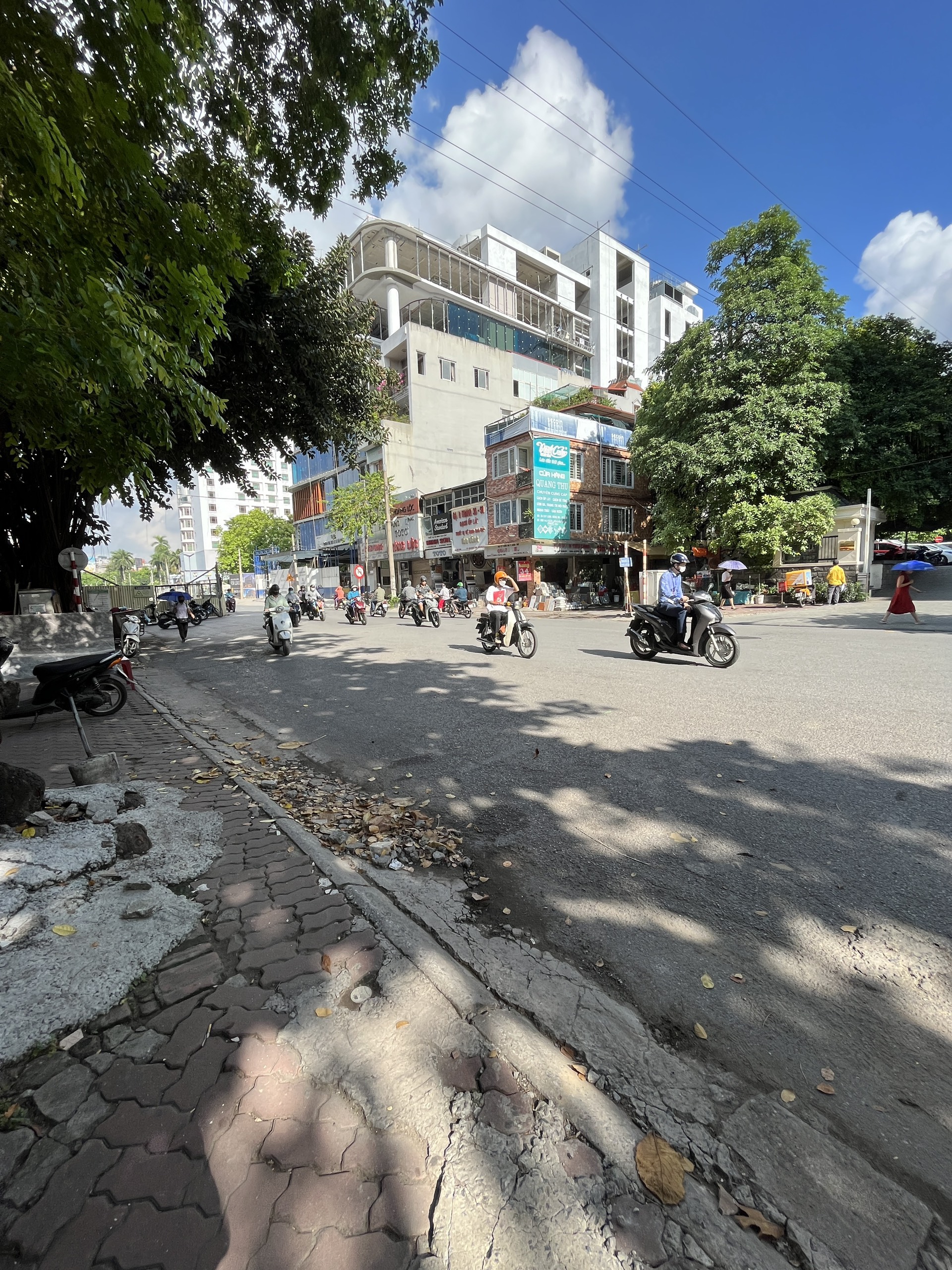 CẦN TÌM KHÁCH THUÊ NGUYÊN NHÀ MBKD MẶT PHỐ CÁT LINH, ĐỐNG ĐA KD ĐỈNH.