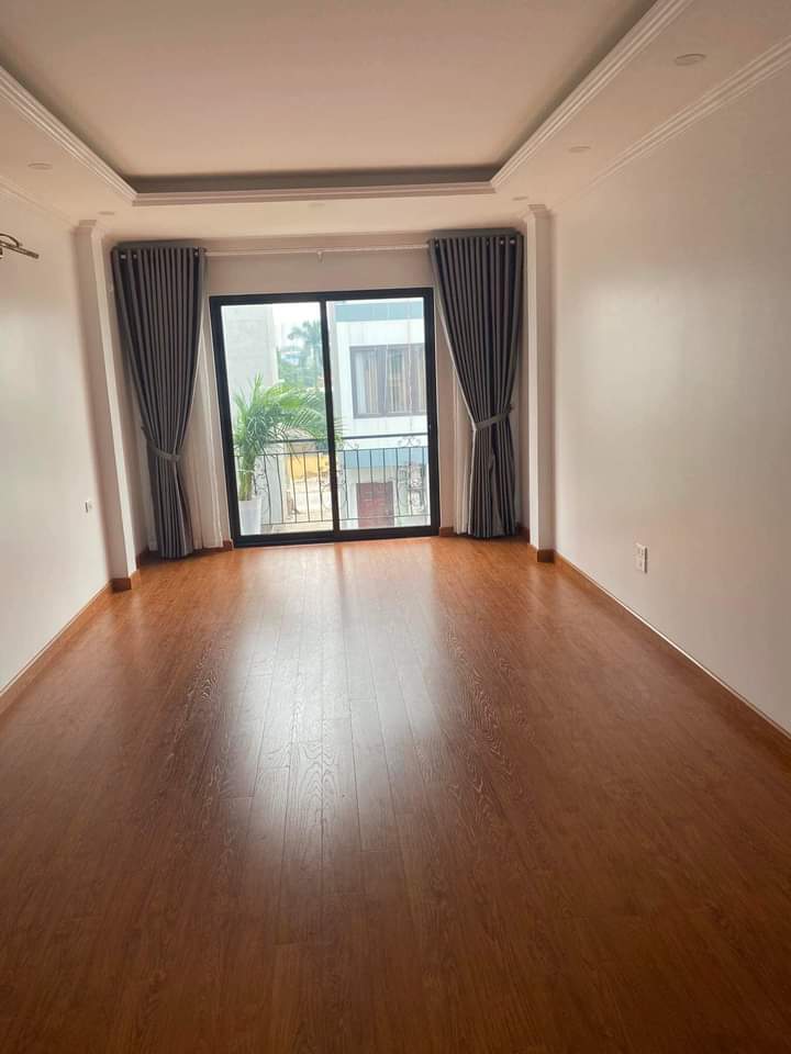 phố Ngô Gia Tự, Long Biên, 40m2, 5 tầng, giá 4 tỷ