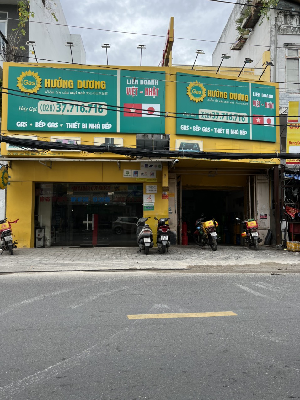 Bán nhà mặt tiền đường Lâm Văn Bền giá tốt.