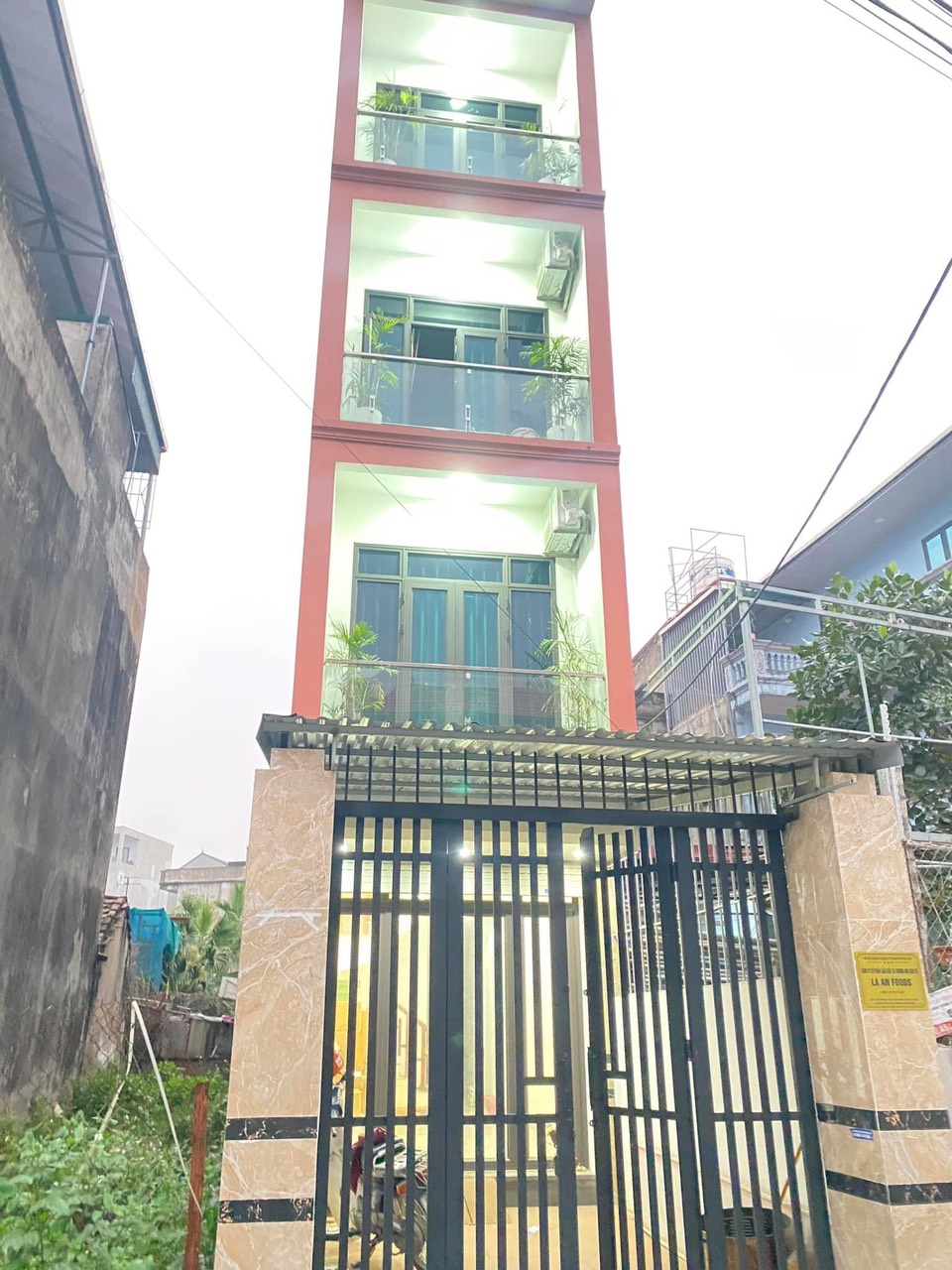 Chính chủ cần bán nhà 4 tầng tại Bích Hoà, Thanh Oai, trục chính ô tô tránh nhau kinh doanh tốt.