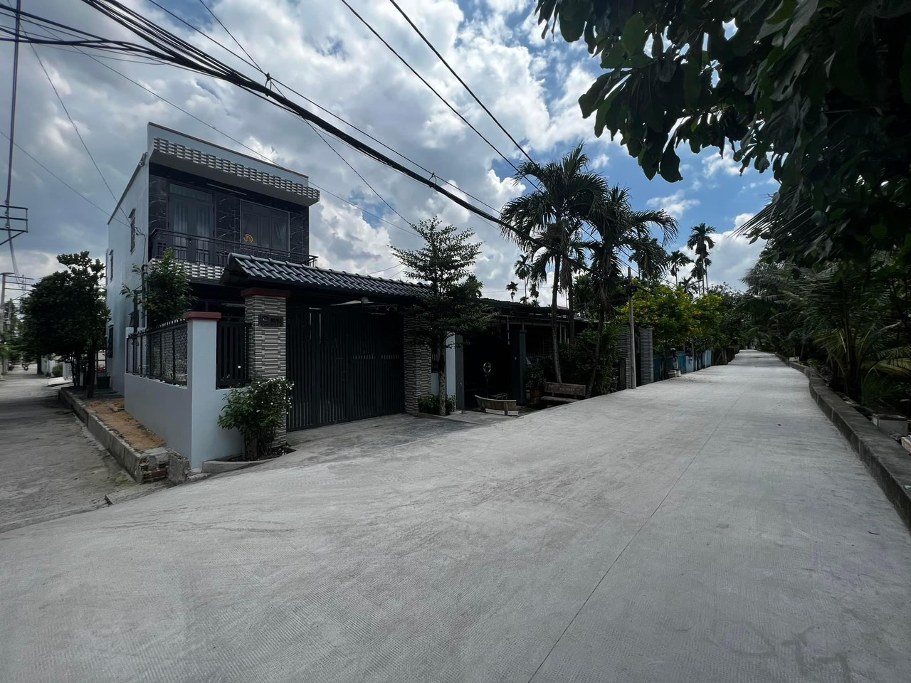 VIEW CỰC ĐẸP THOÁNG MÁT - Ô TÔ THÔNG KHẮP HƯỚNG - 4.3x15,NGỦ TRONG NHÀ - 3PN - 2T900.