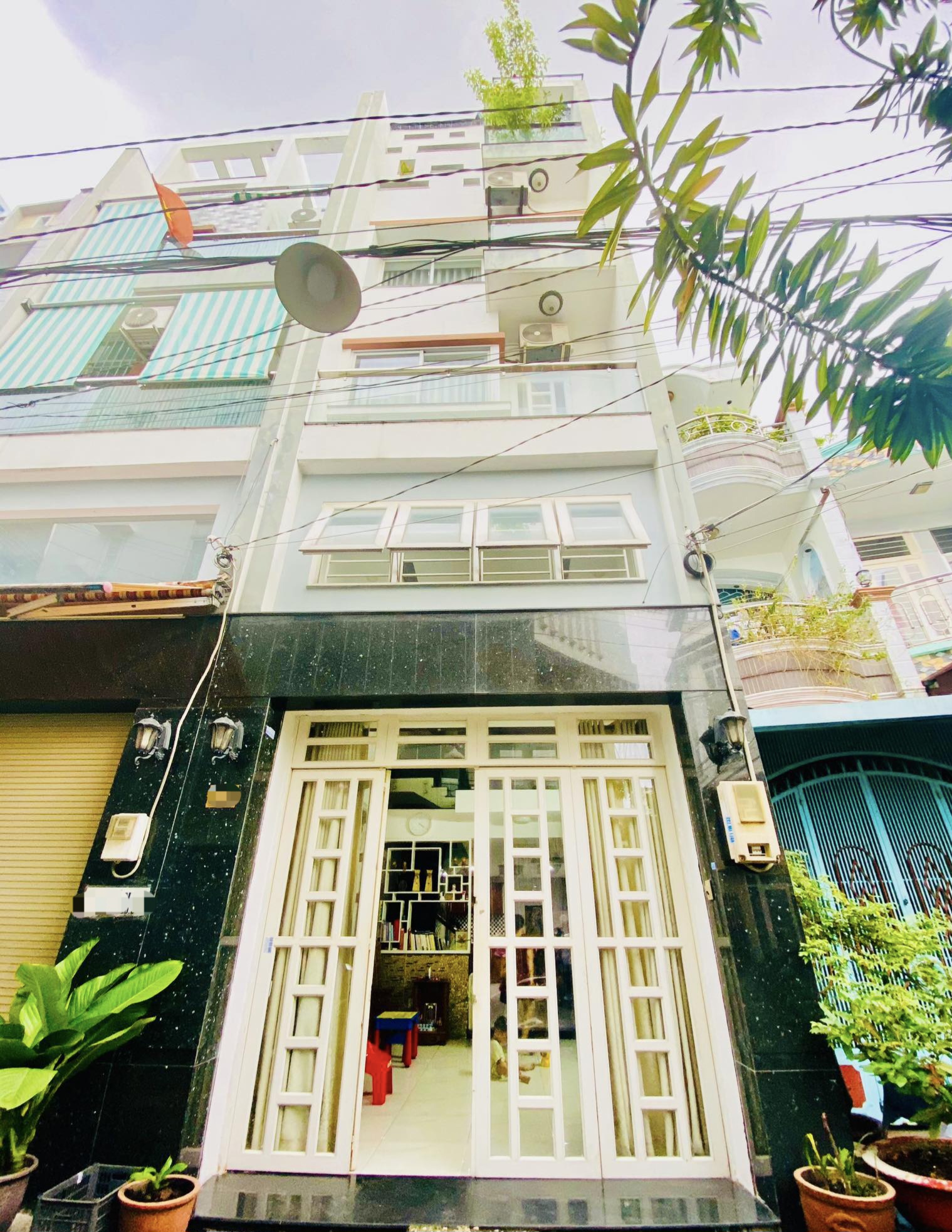 Hẻm xe tải F10 Tân Bình, 4x14M, Nhà mới 5 Tầng 6PN, giá quá tốt.