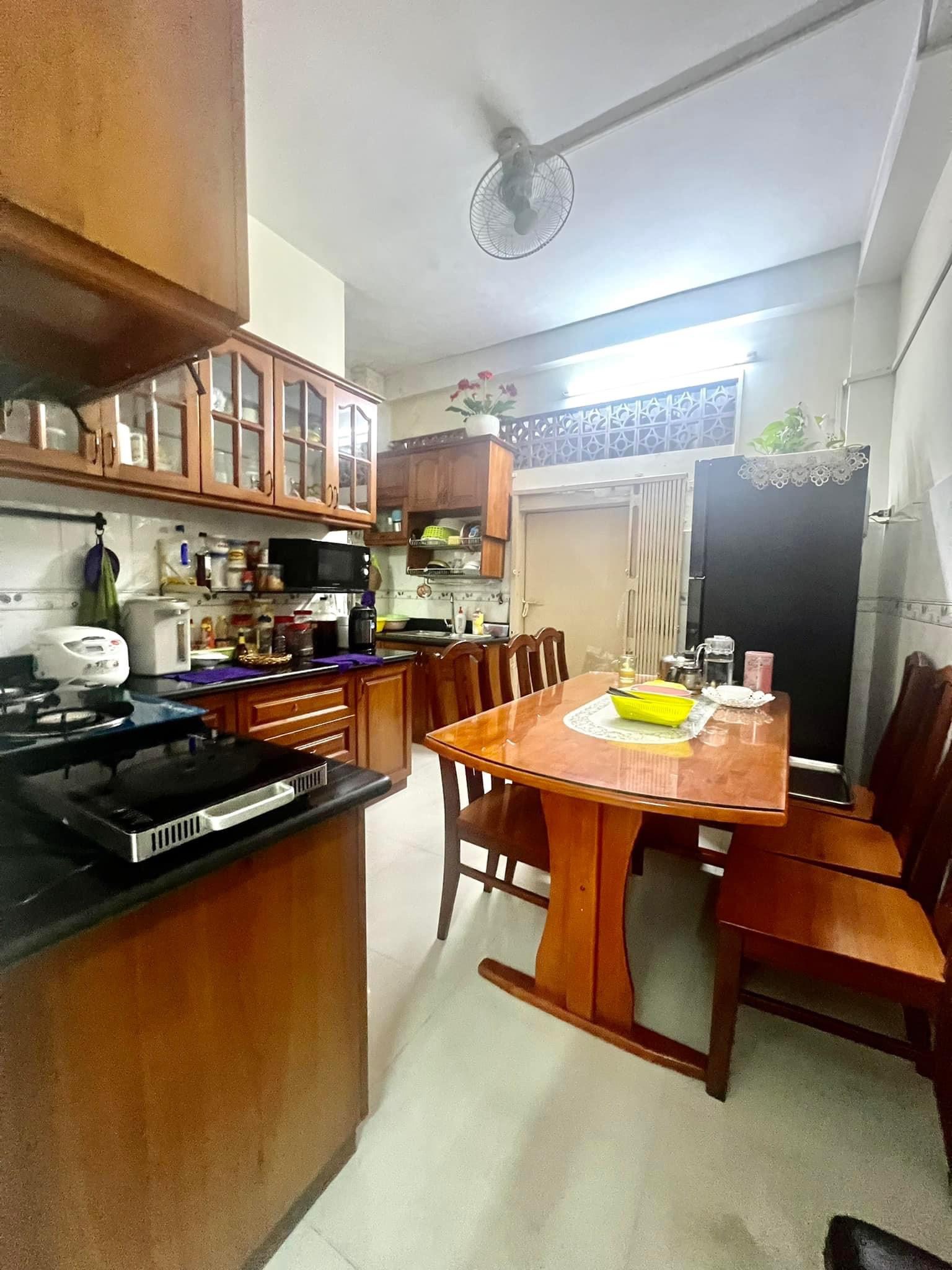 Cô giáo bán nhà Lê Văn Sỹ, p11, PN, 4 tầng,(dt: 4m*12m), 4PN, sổ đẹp, chỉ 7.1 tỷ.