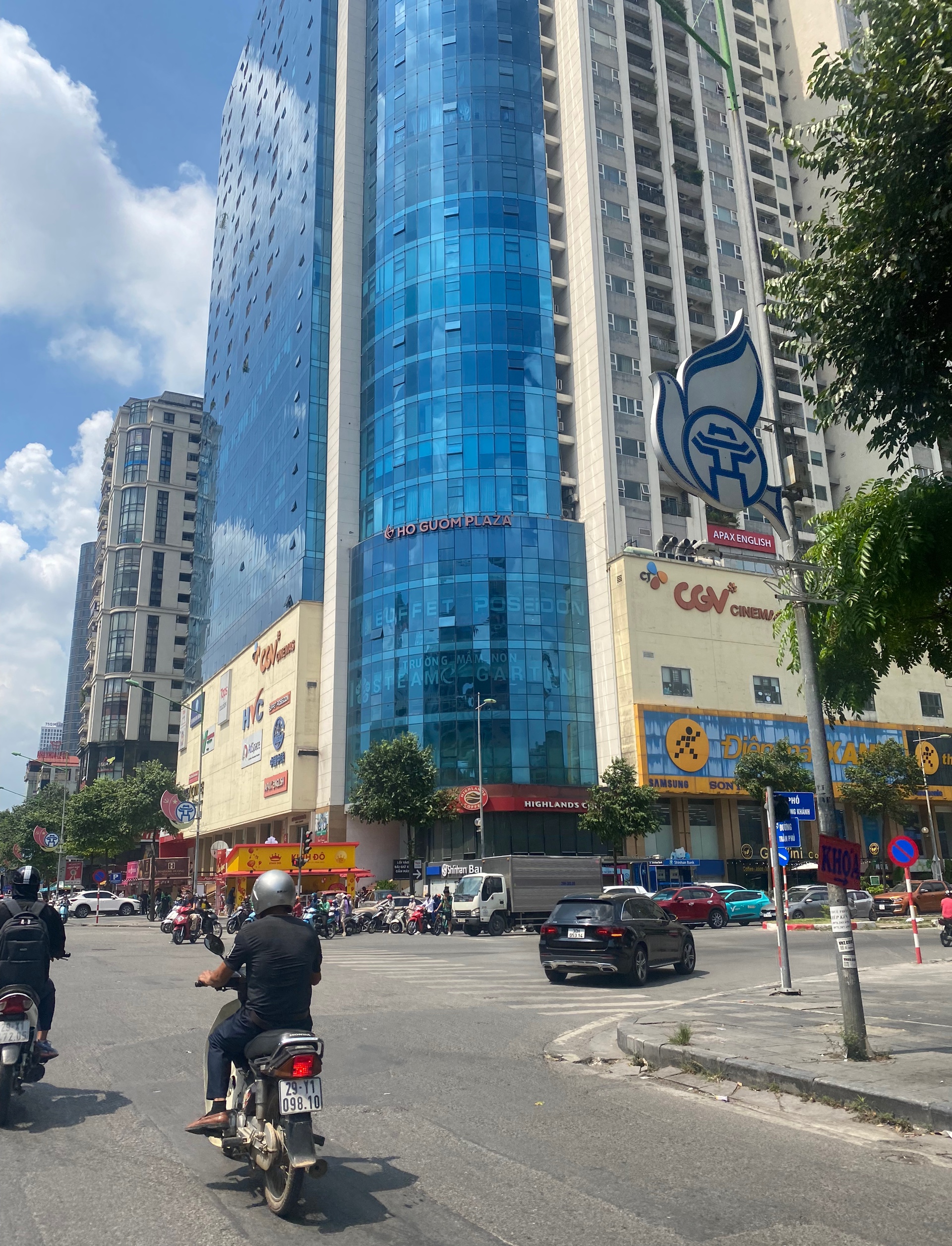 Hiếm. Bán nhà Mỗ Lao Hà Đông, 43m2, MT 7m, 3 tầng 4 ngủ. Giá chỉ 3.99 tỷ, rất gần ô tô.