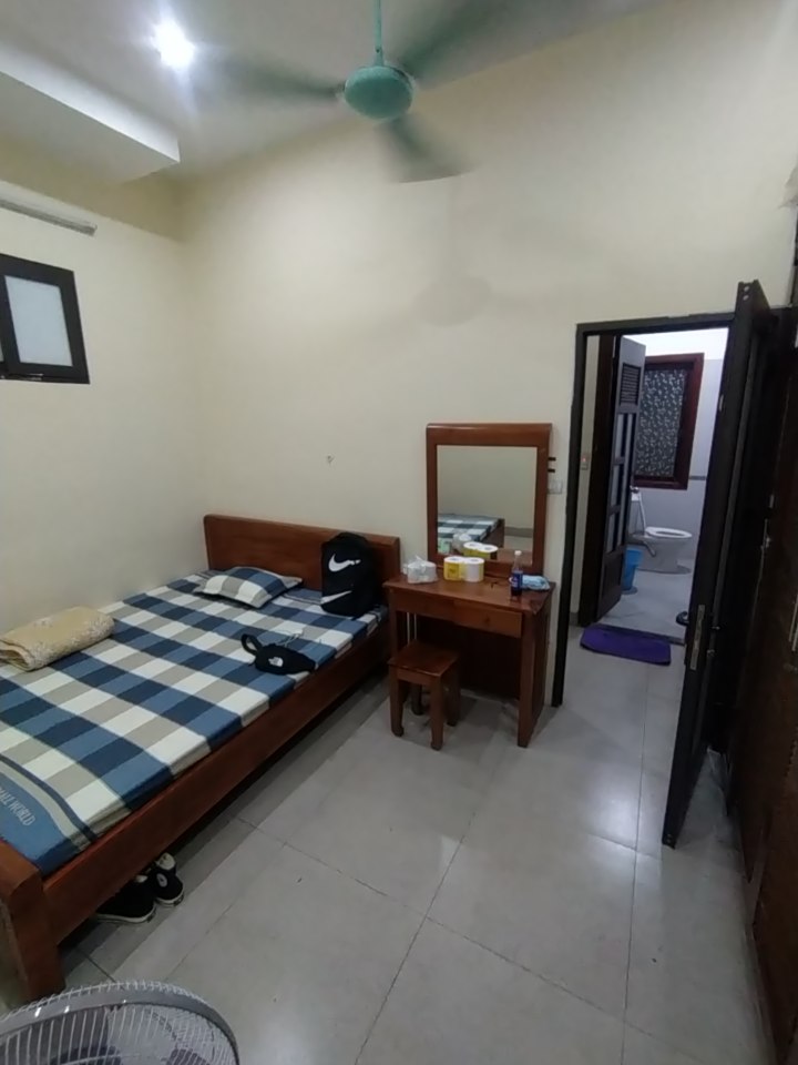 DO CÓ VIỆC GẤP NÊN GIỜ MÌNH CẦN SANG NHƯỢNG LẠI PHÒNG TRỌ Địa chỉ: 56 phố Kim Hoa - Phương Liên - Đống Đa - Hà Nội.