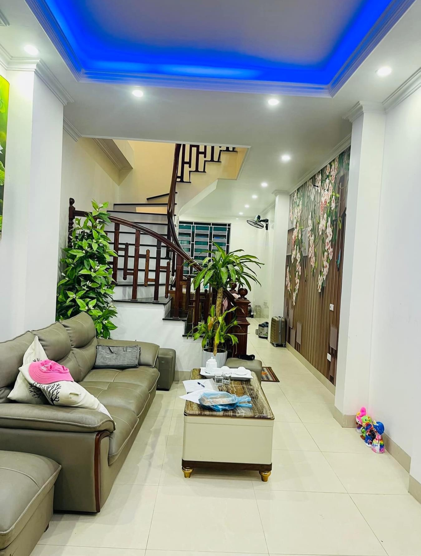 Bán nhà riêng Bà Triệu Hà Đông. 45m2, MT 3.3m, 4 tầng dân xây, giá 5.3 tỷ. 2 mặt tiền, rất gần ô tô.