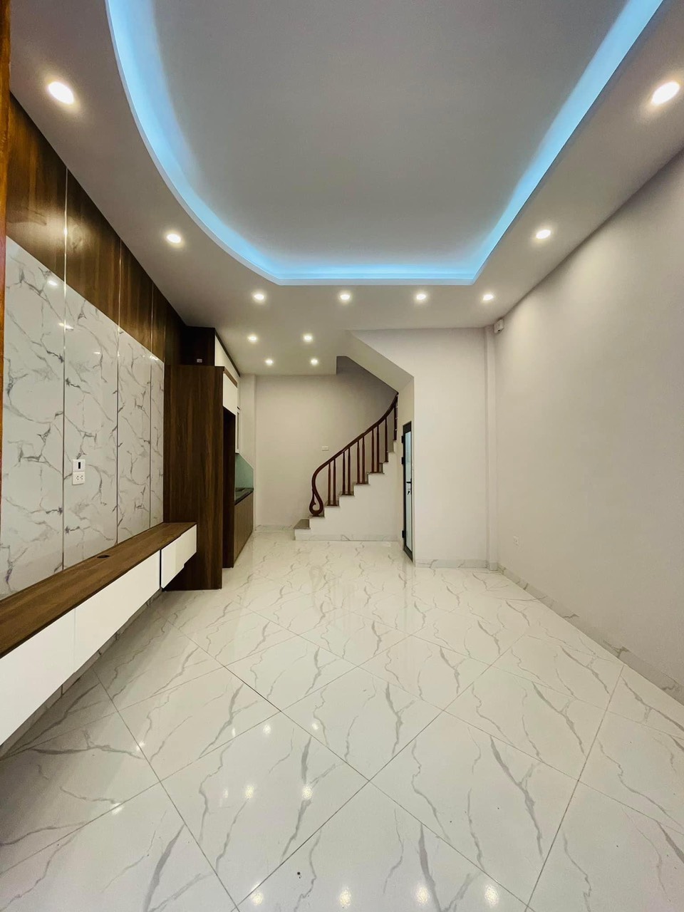 Bán nhà Giáp Bát, 32m2 x 5T x 3.89 tỷ, FULL NỘI THẤT - Ô TÔ CÁCH 10M.