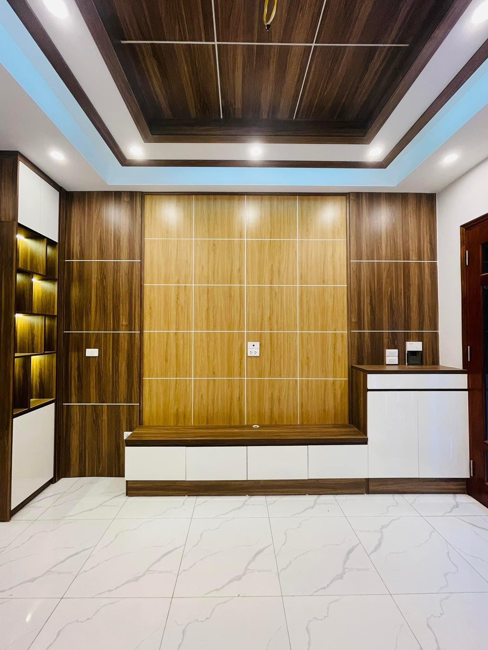 Bán nhà Trương Định, 34m2 x 5T x 3.9 tỷ, NGÕ THÔNG - GẦN PHỐ - Ô TÔ CÁCH 10M.