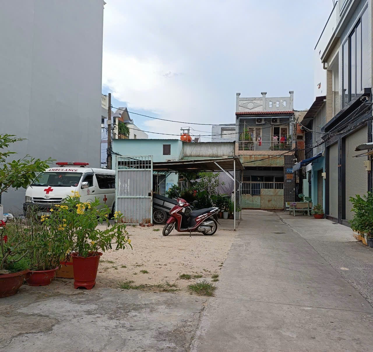 Bán lô đất 2 mặt hẻm 6m thông ĐS 8 Bình Hưng Hòa 6.3x15 full thổ đối diện Eon Tân Phú.