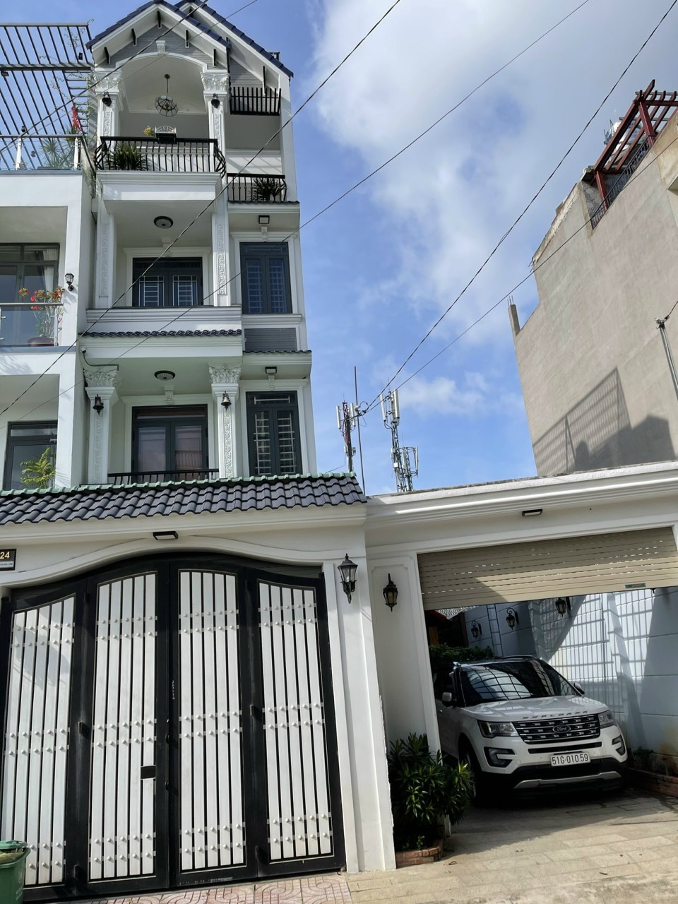 Cần bán Nhà 4 Tầng hẻm 8m đường Lê Văn Chí, P. Linh Trung, 74m², Giá 8.5 Tỷ.