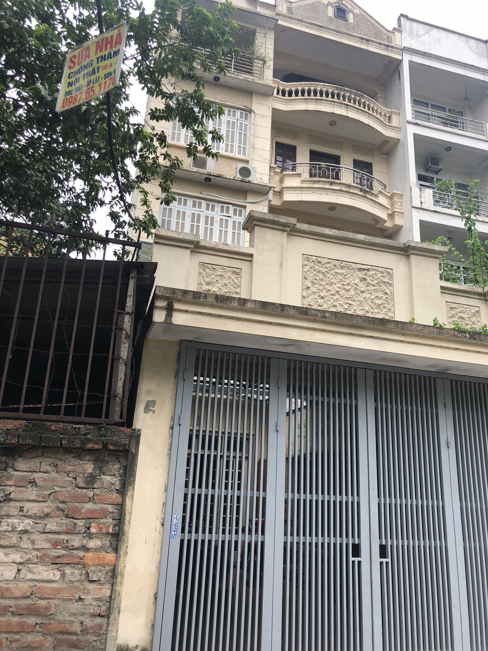 Cho thuê nhà làm văn phòng ngõ oto, 376 đường Bưởi, 120m2, 5 tầng, 20tr/th.