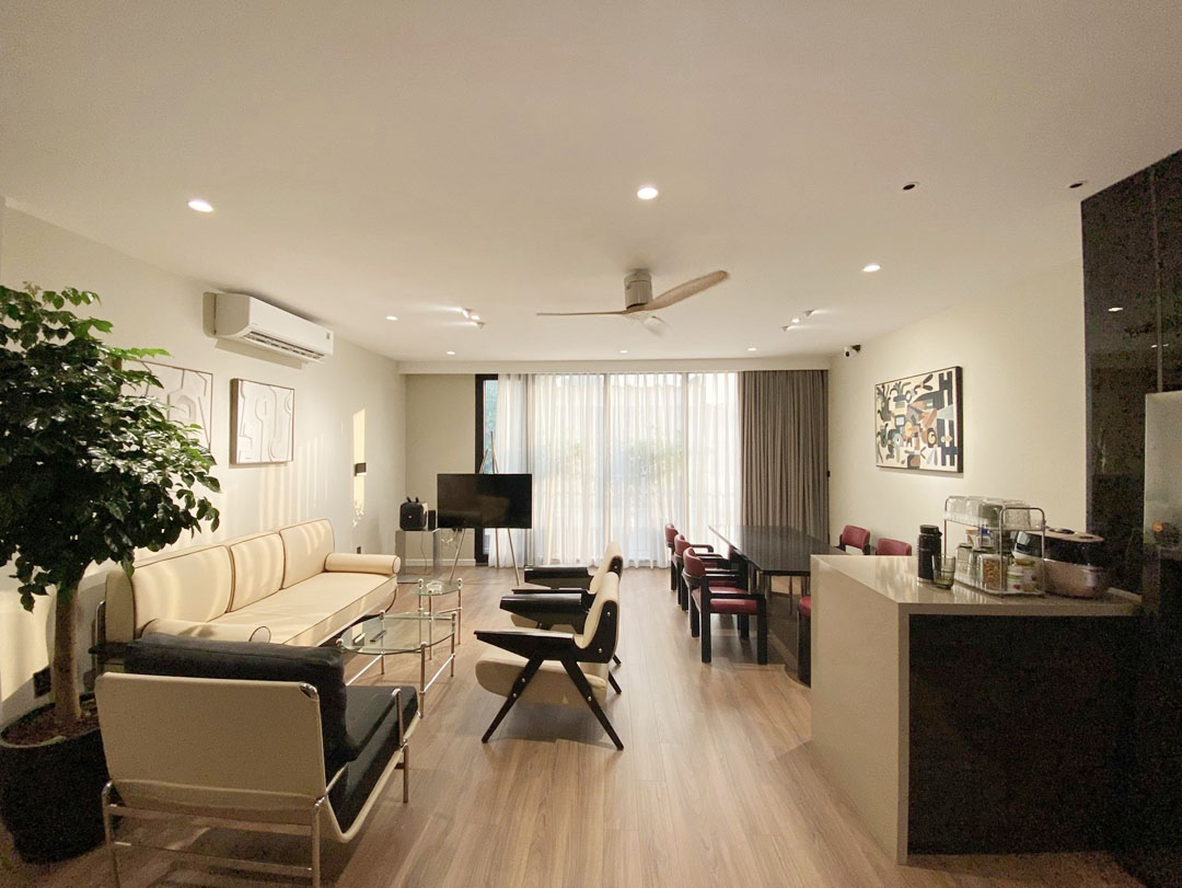 Hiếm ! Nhà đẹp ngõ ô tô tránh, thang máy, ga ra ô tô, khu VIP Long Biên, 66M, 17.7x tỷ.