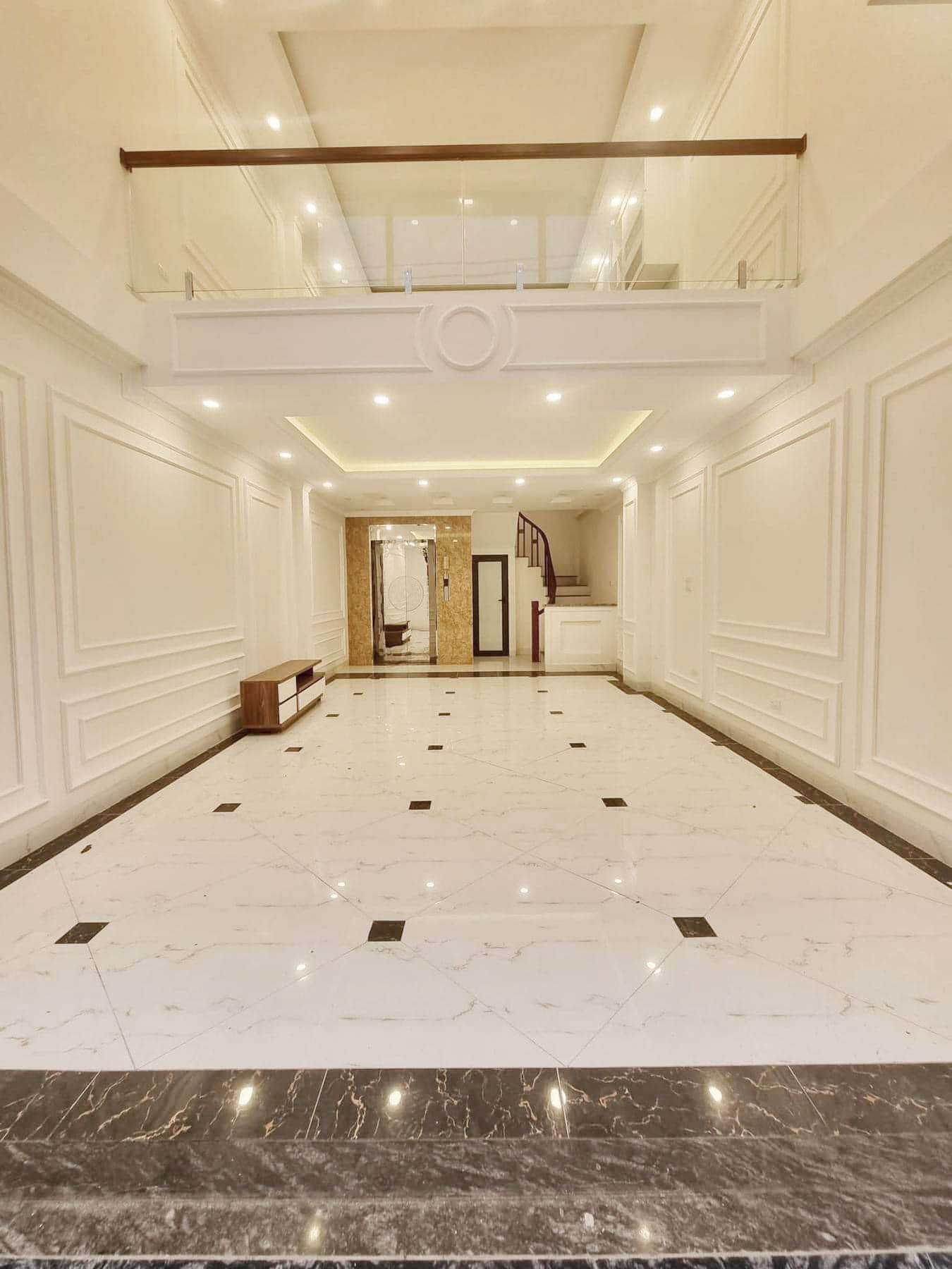 Bán siêu phẩm nhà đẹp, gara ô tô, thang máy, ngõ ô tô tránh, Sài Đồng, 62M, 8.5x tỷ