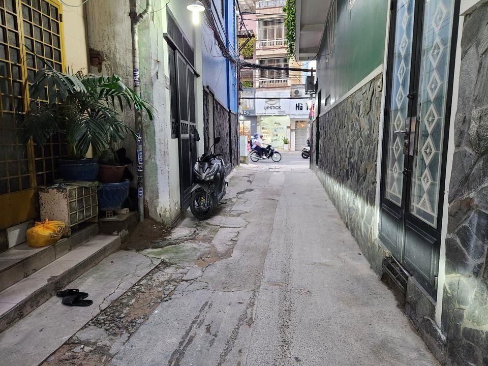 Nhà bán,4tầng,4x9.5m2,hẻm XH,huỳnh văn bánh,phú nhuận,giá:5,xnhỏ.